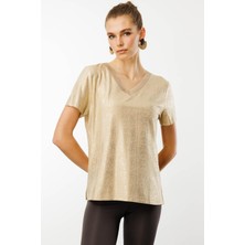 Desen Triko Kadın V Yaka Parlak Baskılı Penye T-Shirt Vizon