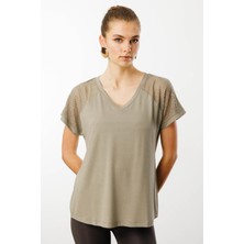 Kadın V Yaka Omuzları Taş Baskılı Penye T-Shirt Haki