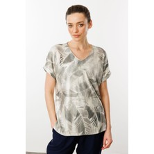 Desen Triko Kadın V Yaka Yaprak Desenli Penye T-Shirt Haki