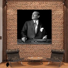 Tekli Kare Kanvas Duvar Tablosu Yukarı Bakan Atatürk