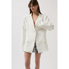 Oversize Cep Detaylı Beyaz Ceket