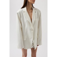 Oversize Cep Detaylı Beyaz Ceket