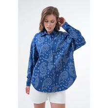 Kadın Mavi Jakarlı Kendinden Desenli Oversize Kot Gömlek 29134