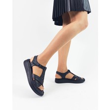 Deri Siyah Renk Bantlı Düz Taban Kadın Sandalet