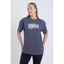Velvoria Kadın Oversize Relaxed Summer Baskılı Antrasit Renk T-Shırt