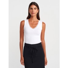 Dilvin 31778 Dantel Detaylı Top-Beyaz