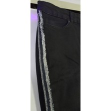 Yanı Püsküllü Tam Kalıp Pantolon