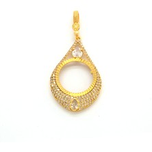 Yarım Altın Çerçeveli Kolye Ucu Altın Kaplama Işlemeli TGR-665