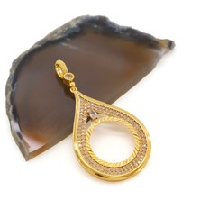 Yarım Altın Çerçeveli Kolye Ucu Altın Kaplama Işlemeli TGR-707