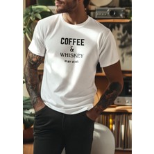 Coffee And Wh.skey In My Veıns Bisiklet Yaka Yüksek Kalite Baskılı Beyaz T-Shirt