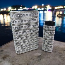 Zey Desing Prestijli Baget Taşlı Sigara Kutusu Gümüş Renk Beyaz Boncuklu ve Çakmak Kısa-Kalın (Box)