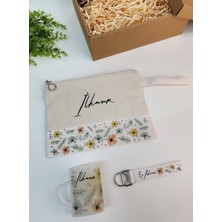 Isme Kişiye Özel Mavi Yaprak ve Renkli Çiçekli Bez Makyaj Çantası Çay Fincanı Anahtarlık Hediye Seti