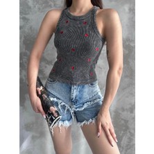 Kalp Nakışlı Bluz