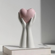 Kalp Tutan El Vazo Beton Sunum Saksı