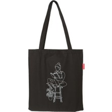 Baghashtag Siyah Bez Çanta Taburede Oturan Kız Baskılı