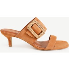 Toka Detaylı Deri Topuklu Terlik