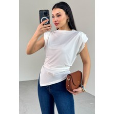 BLZ-06282 Beyaz Vatkalı Yan Yırtmaçlı Asimetrik Kesim Bluz