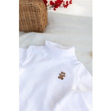 Ayıcık Nakışlı Yarım Balıkçı Yaka Body Beyaz