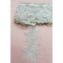 Hayalperest Boncuk Hayalperest Fransız Güpür Dantel Gümüş Simli Çiçek Deseni ile Şık ve Zarif Tasarım 1 Mt