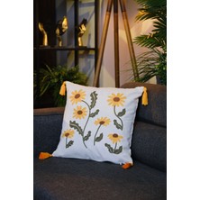 Dekomall Püsküllü Bej Punch Panç Nakışlı Kırlent Kılıfı 43 x 43 cm
