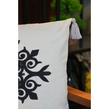 Dekomall Püsküllü Punch Panç Nakışlı Kırlent Kılıfı Lacivert 43 x 43 cm