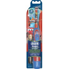 Oral-B Stages Power Çocuklar İçin Pilli Diş Fırçası Cars Temalı