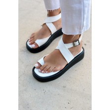 Betran Mat Deri Toka Detaylı Kadın Sandalet Beyaz