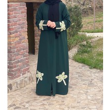 Sarı ve zümrüt güpürlü ferace