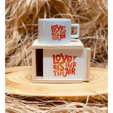 Giftmoda Love Is In The Air Ahşap Kutulu Kupa Sevgiliye Hediye