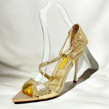 Lescarpe 5540 Altın Kroko Yılan Ön Altın Metal Taş Detaylı Kadın Topuklu Ayakkabı