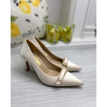 Lescarpe 7083 Bej Gold Ön Atkı Kemerli Toka Detaylı Kadın Topuklu Ayakkabı