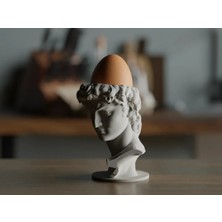 Sanat ve Fonksiyonelliğin Buluştuğu Nokta: Heykel Şeklinde Yumurta Tutucu