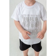 Titimix Kids Erkek Çocuk Kabartma Baskılı Alt Üst Yazlık T-Shirt Şort Ikili Takım Beyaz