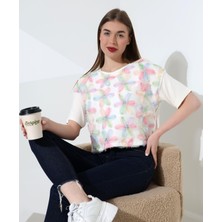 Çiçek Tül Detaylı Nakışlı Bluz T-Shirt