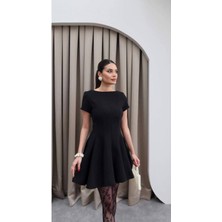 Varyete Oval Yaka Parçalı Kloş Elbise