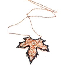 Ose Shop Baget kesim zirkon taşlı ve oniks taş detaylı çınar yaprağı gümüş kolye