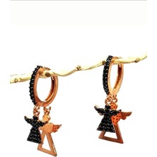 Ose Shop Melek figürlü oniks taşlı sallantılı gümüş küpe
