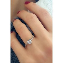 Ose Shop Kalp figürlü zirkon taşlı gümüş tek taş yüzük
