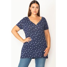 Şans Kadın Lacivert Ön Pat Düğmeli V Yakalı Kelebek Desenli Bluz 65N27850