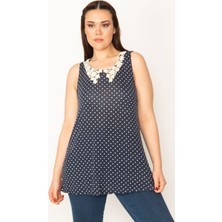 Şans Kadın Lacivert Yaka Dantelli Puan Desenli Bluz 65N32431