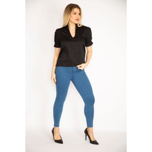 Kadın Beyaz Yaka ve Kol Ağzı Fırfır Detaylı Poplin Bluz 65N35174
