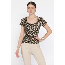 Gülseli Kadın Kare Yaka Leopar Desenli Bluz P-00016158