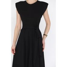 Kadın Omuz Vatkalı Bel Bağcıklı Sıfır Kol Elbise P-00016095