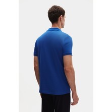 Regular Fit Saks Mavi Pike Dokulu %100 Pamuk Kıvrılmaz Polo Yaka Nakışlı T-shirt 4HC14ORT51000