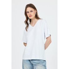 Beyaz V Yaka %100 Pamuk Comfort Fit Tişört 2143M