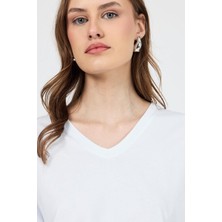 Beyaz V Yaka %100 Pamuk Comfort Fit Tişört 2143M