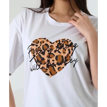 Leopar Kalp Baskılı Tişört