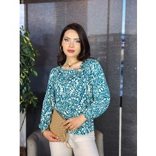 Kadın Yeşil Beyaz Desenli Asimetrik Yaka Pencere Detaylı Bluz | Şık ve Günlük Stil