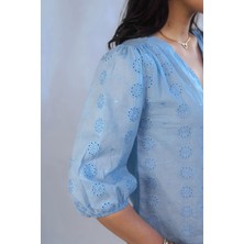 Lupinn Moda Mavi V Yaka Kendinden Desenli/nakışlı Kadın Bluz