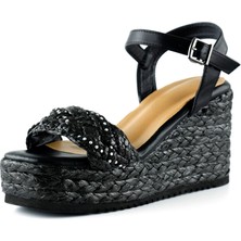 Siyah Inci Işlemeli Tokalı Hasır Örgü Görünümlü Dolgu Topuklu Sandalet